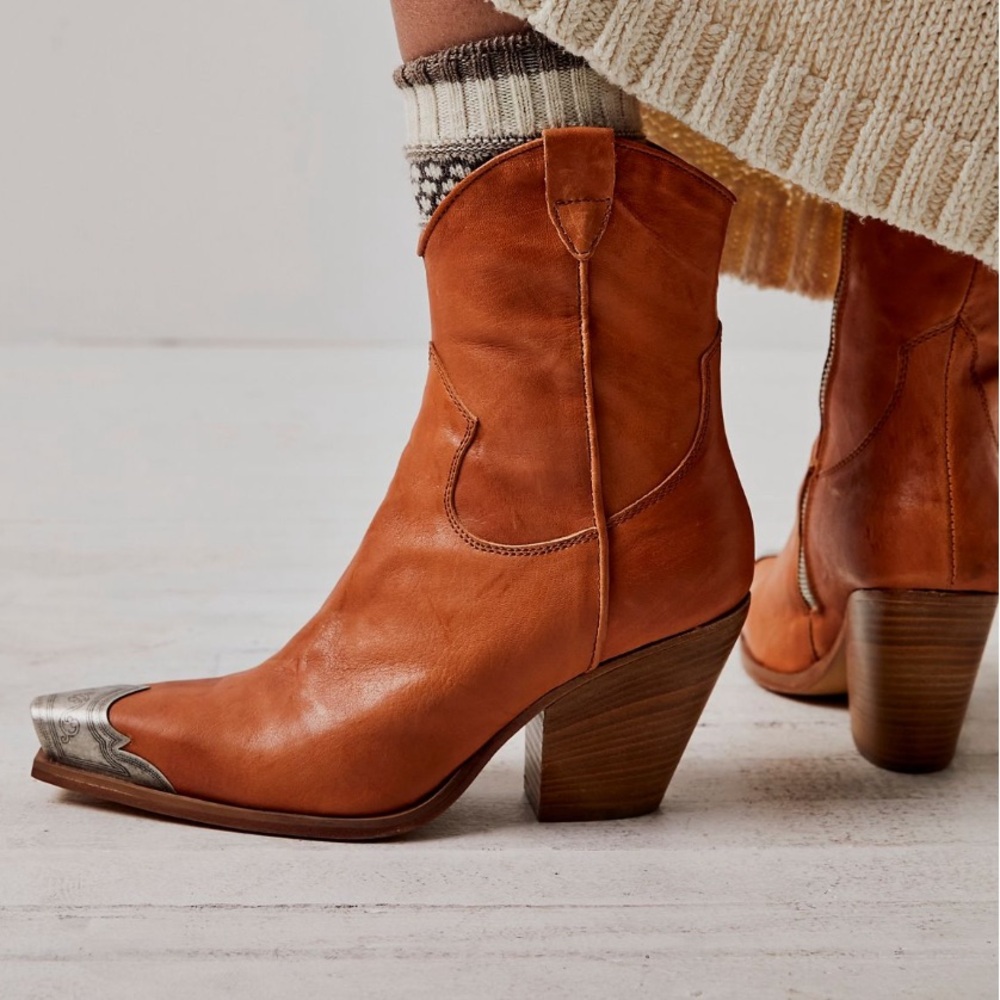 Free People Brayden Western Boots color Tan Sz 9 / 39